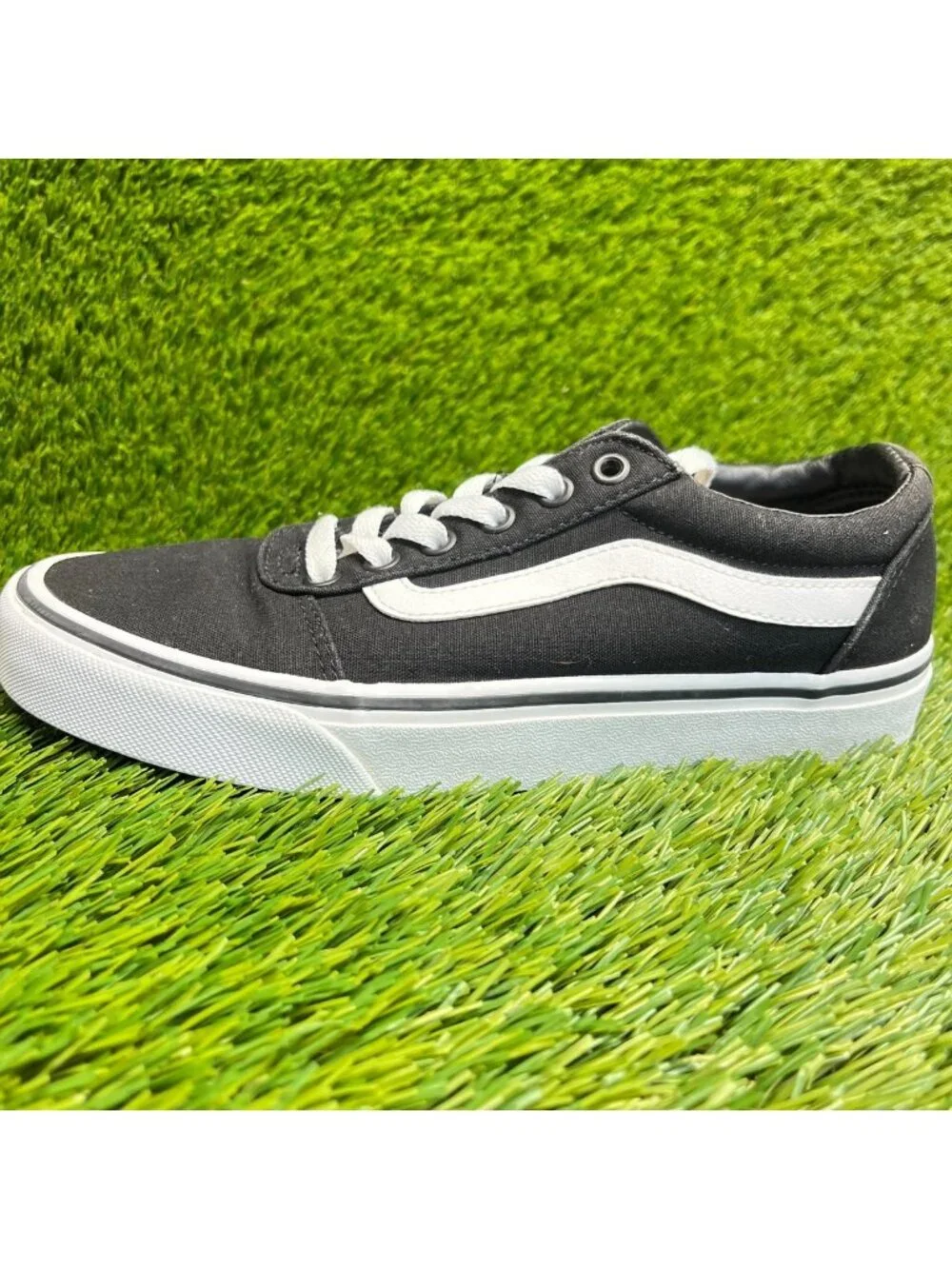 Vans Ward Womens Size 7 Black White Athletic Walking Skateboard Shoes Sneakers